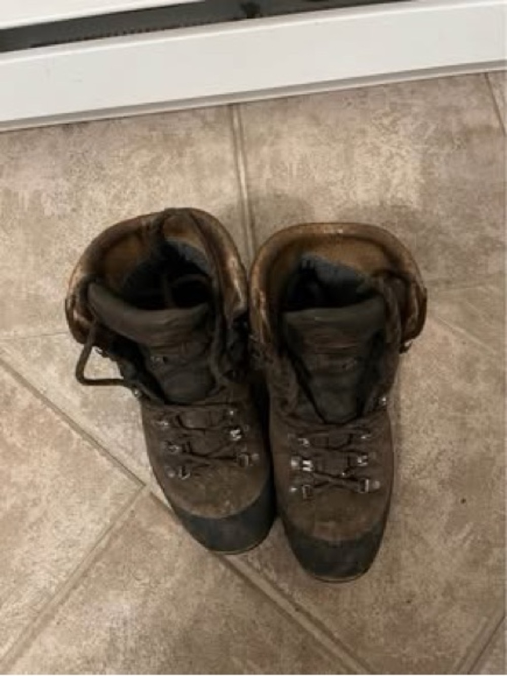 Women's Brown Hiking Boots - Durable Outdoor Footwear